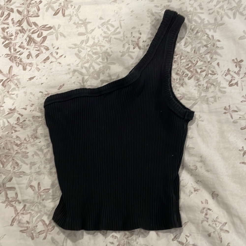 One shoulder cropped tank